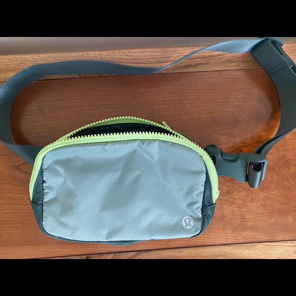 Lululemon everywhere belt bag